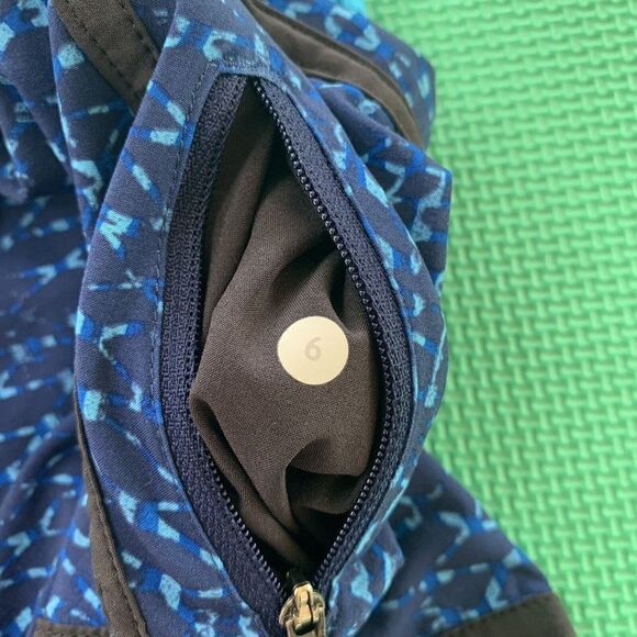 Lululemon Tracker Short III Samba Snake Kayak Blue Hero Size 6 W7D51S workout - Picture 9 of 12